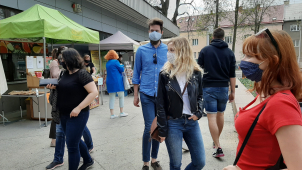 Nová opatření: noční zákaz vycházení i uzavřené obchody