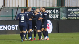 Karviná doma prohrála o dvě branky se Slavií