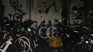 Baterie způsobila v prodejně elektrokol škodu za dva miliony