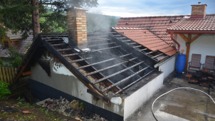 Druhý poplachový stupeň při požáru garáže na Rakovnicku