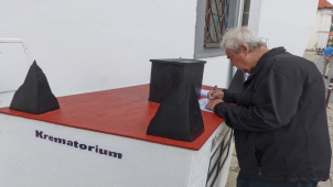 Máte problém? Tak si zajeďte do Pelhřimova a spalte ho