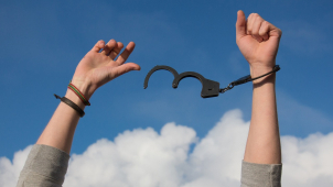 Mladík na Kladensku přepadl čerpací stanici