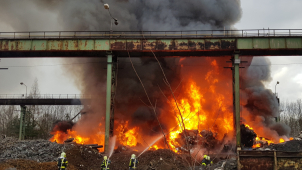 V Kladně hořel kovošrot