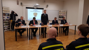 Premiér Andrej Babiš navštívil hasiče v Příbrami
