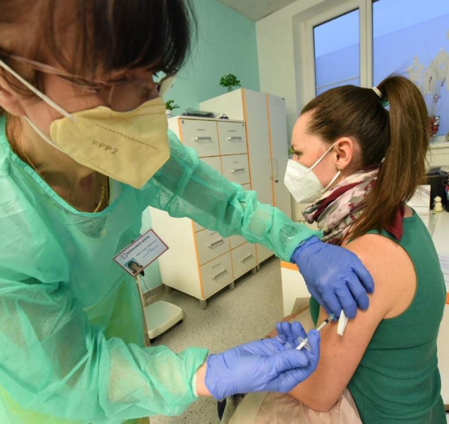 Očkovat proti koronaviru začali i v kolínské nemocnici