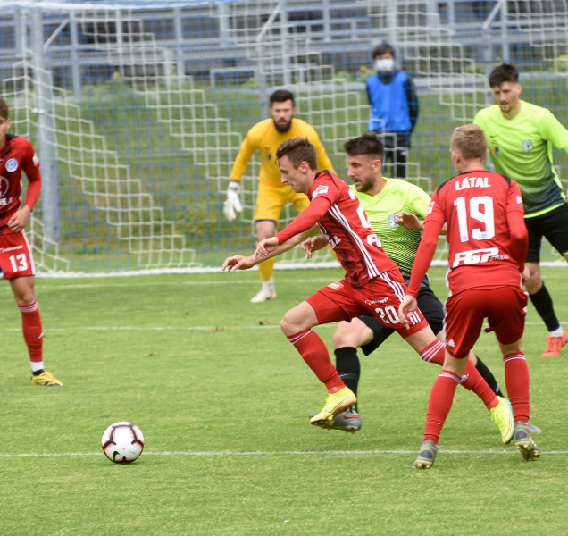 Karvinou čeká derby v Třinci, Opava míří do Varnsdorfu