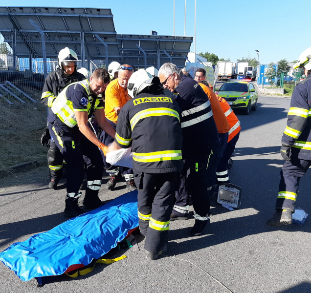 Při výbuchu propanbutanu se vážně popálila jedna osoba