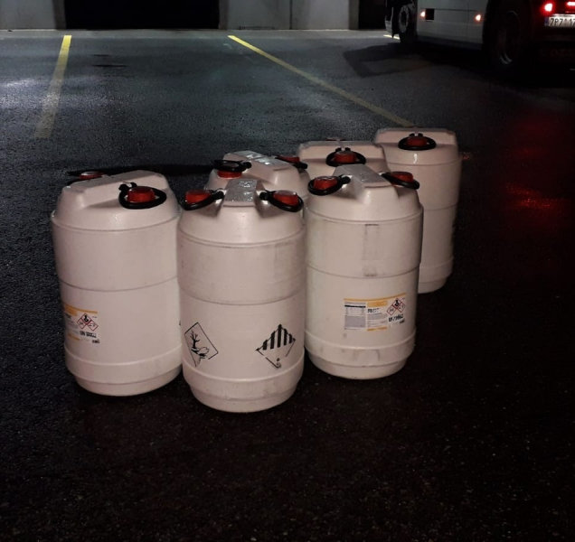 Hasiči v Midloticích likvidovali únik chemikálie v kamionu