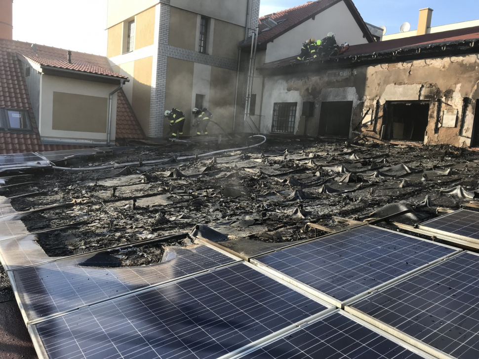 Při požáru v říčanském obchodním centru vznikla škoda za tém