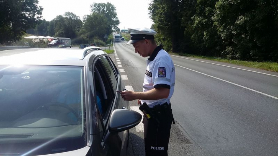 Policisté dohlíželi o víkendu na bezpečnost na silnicích